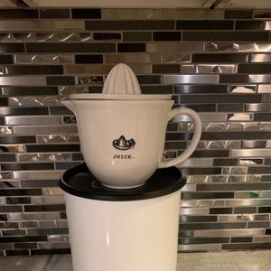New Rae Dunn “Juice” Juicer - White & Black